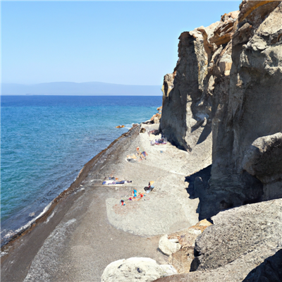 Katharos Beach: Een afgelegen strand met uitzicht op de caldera