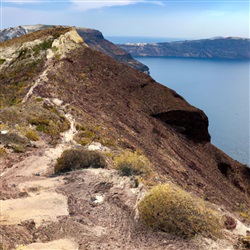 Lighthouse Trail: Een adembenemende wandeling langs de kust van Santorini met een prachtig uitzicht op de caldera