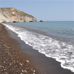 Ontdek de Prachtige Stranden van Kamari op Santorini: Een Hemels Paradijs op Aarde